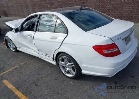 2013 Mercedes-Benz C 250 Sport из США, поврежденный, VIN WDDGF4HB6DR250327